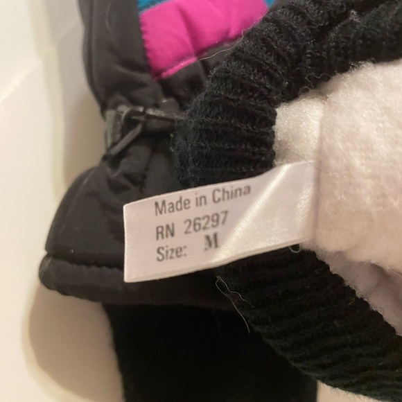 Thinsulate Black With Chevron Pattern Gloves Women’s Size Medium NWOT - Picture 3 of 3